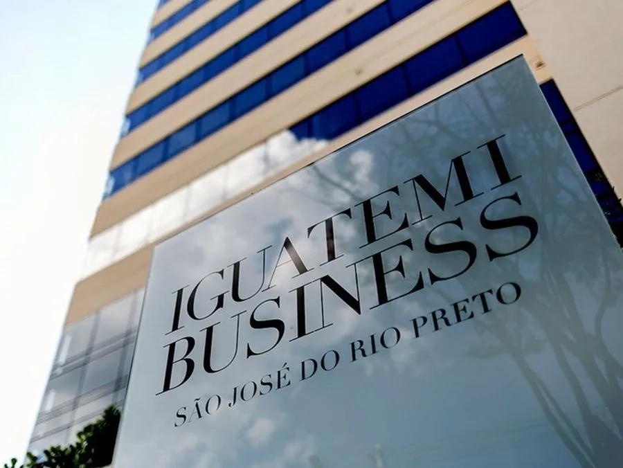 Placa de identificação do Iguatemi Business — São José do Rio Preto